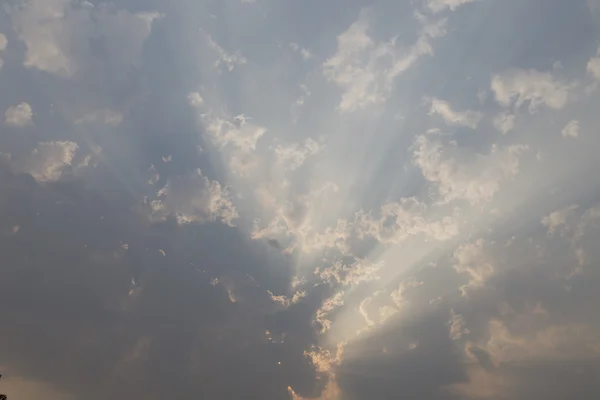 Raio de sol no dia nublado — Fotografia de Stock