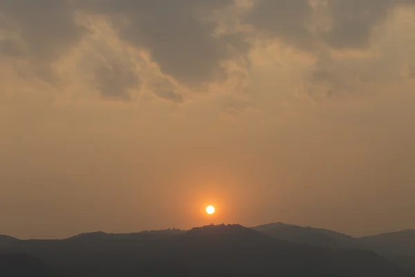 Sonnenuntergang auf dem Berg — Stockfoto