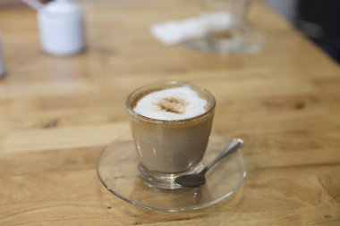 Bir fincan sıcak espresso kahve. 