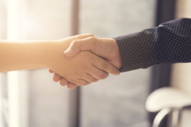 işadamı el sıkışma için iş acquisiton kavramı