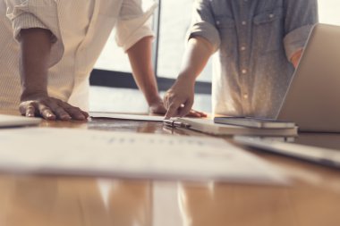 belge ile birlikte çalışan kişiler