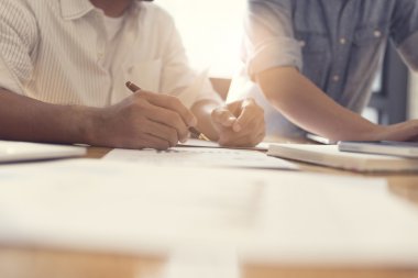 belge ile birlikte çalışan kişiler