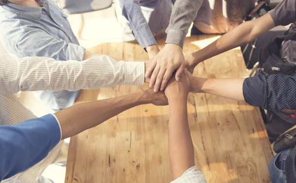 Birleşik eller için işbirliği ve ekip çalışması kavramı