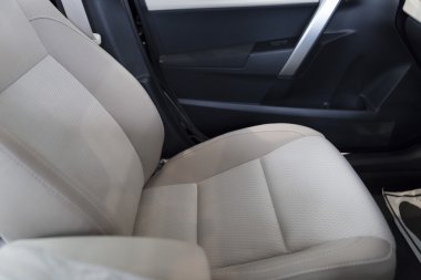 Yeni kumaş yolcu koltuğunda araba
