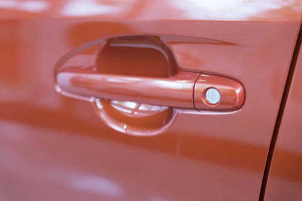 Manija de la puerta de nuevo coche naranja — Foto de Stock