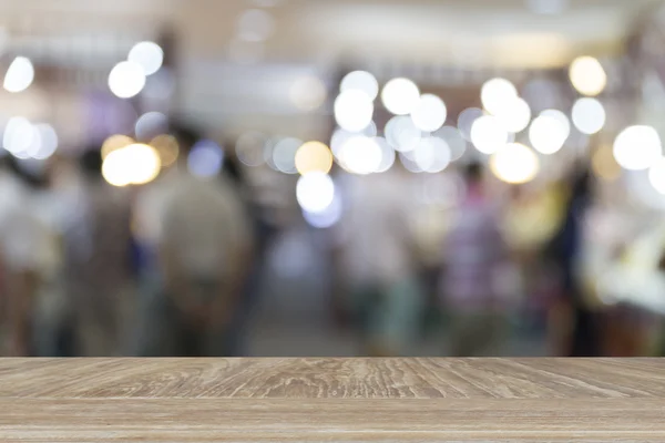 Дерев'яний стіл для відображення або монтування вашого продукту за допомогою розмивання backg — стокове фото