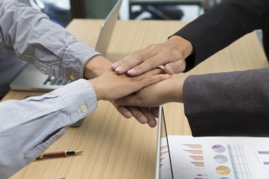 ekip çalışması kavramı olarak kullanılmak üzere İşadamlarından Birleşik eller