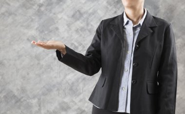 bir şey tutan işkadını el jest