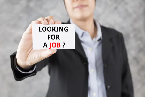 Επιχειρηματίας παρουσιάζοντας επαγγελματική κάρτα με την λέξη που αναζητάτε εργασία — Φωτογραφία Αρχείου