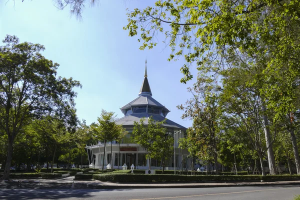 El edificio para glorificar al rey en la universidad de Chiang Mai —  Fotos de Stock