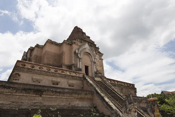 Antiguo buddhism pagoda en asiático templo —  Fotos de Stock