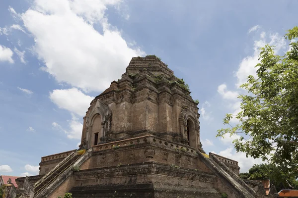 Pagoda budismo antiguo en el templo — Foto de Stock