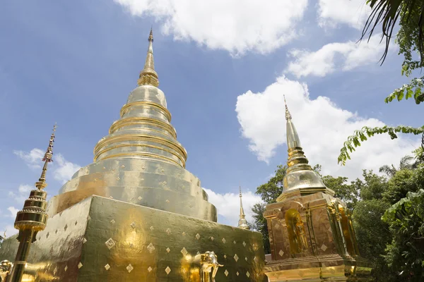 Golden pagoda in buddhism temple — Stock Photo, Image