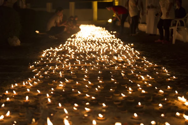 Candle light to pay respect to buddha relic — Stock Photo, Image