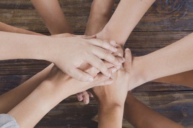 insanlar birlikte birlik ekip çalışması kavramı olarak kullanmak için elini 