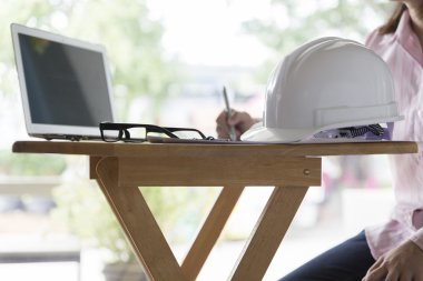 Mühendislik Bilgisayar laptop ile çalışma