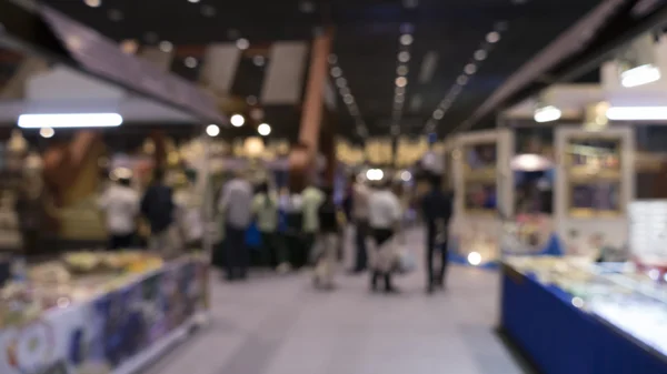 Pessoas que fazem compras na feira de exposições - borrão — Fotografia de Stock