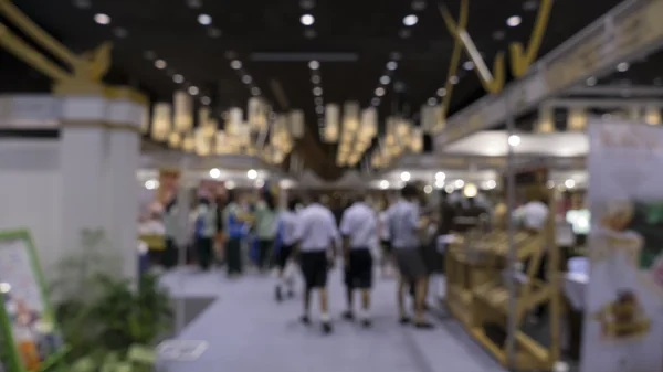 Pessoas que fazem compras na feira de exposições - borrão — Fotografia de Stock