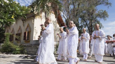 dua ve chu yürüyüş Budizm keşiş olacak adam