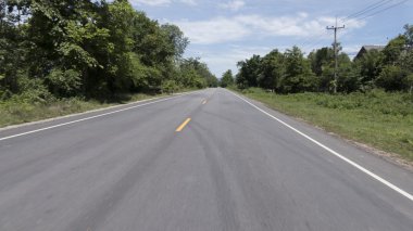 Gündüz karayolu üzerinde trafik