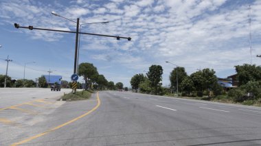 Gündüz karayolu üzerinde trafik