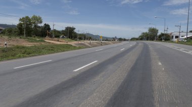 Gündüz karayolu üzerinde trafik