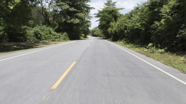 Gündüz karayolu üzerinde trafik