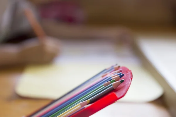 Kleurpotlood met achtergrond voor kid schilderen op foto — Stockfoto