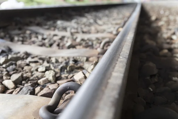 Vía férrea en la estación de tren —  Fotos de Stock