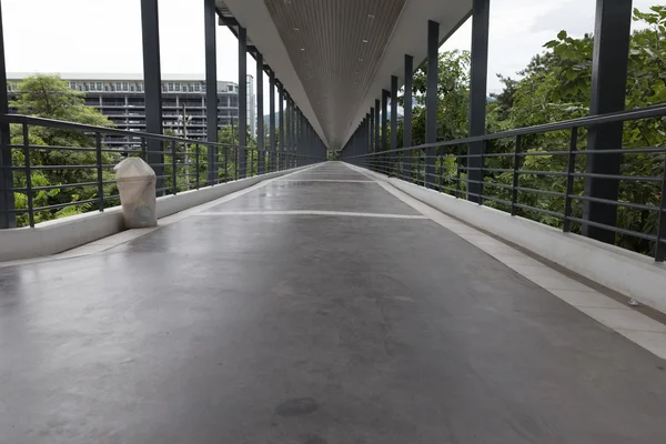 Perspective of elevated pedestrian walkway — Stock Photo, Image