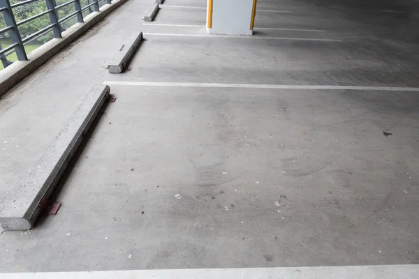 Estacionamento interior vazio — Fotografia de Stock