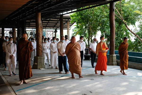 Chiang Mai Thajsko Listopad 2020 Buddhistický Mnich Lidé Kráčející Pro — Stock fotografie