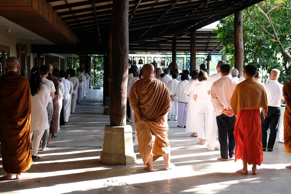 Chiang Mai Tailandia Noviembre 2020 Monje Budista Personas Caminando Por —  Fotos de Stock