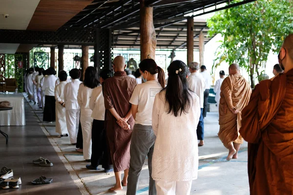 Chiang Mai Thajsko Listopad 2020 Buddhistický Mnich Lidé Kráčející Pro — Stock fotografie