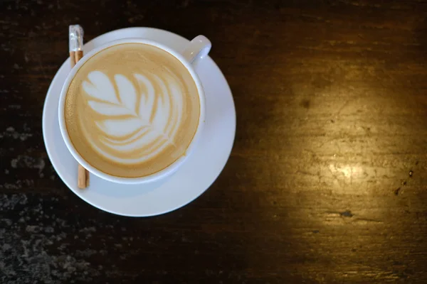 Heißer Cappuccino Mokkakaffee Mit Latte Art Und Zimt Leckeres Getränk — Stockfoto