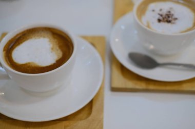 sıcak cappuccino mocha kahveli latte. İçecek içecek içecek bir şeyler.