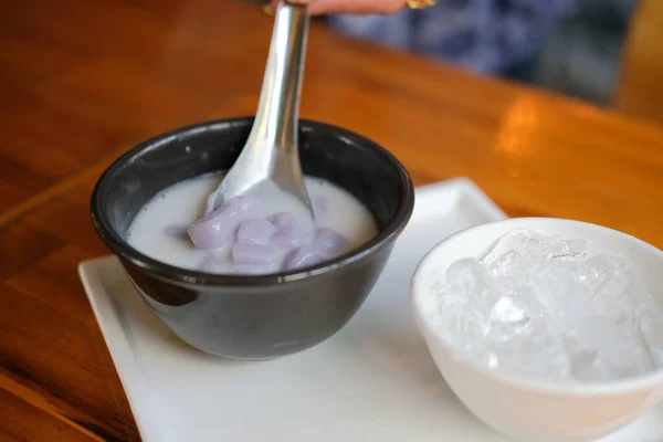 Taro Vapore Con Latte Cocco Dolce Tailandese Tradizionale Dalla Thailandia — Foto Stock