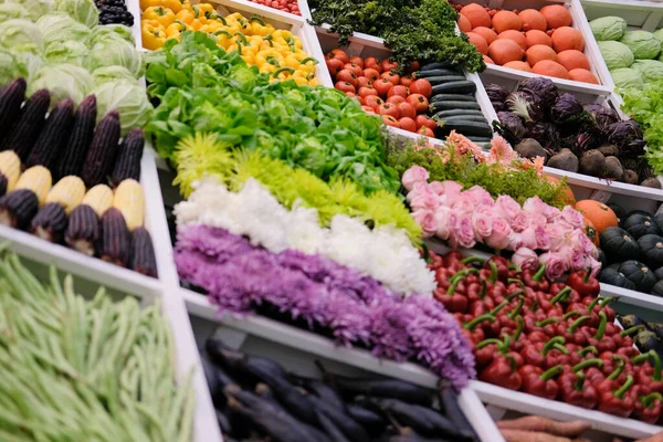 Groentebloemenfruit Plank Markt Landbouwproducten Koop — Stockfoto