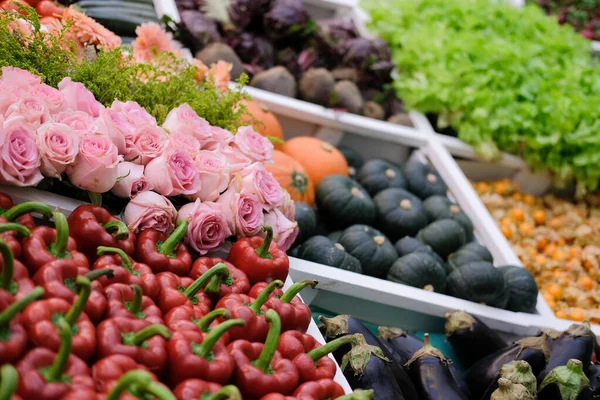 Rozenbloemengroente Plank Markt Landbouwproducten Koop — Stockfoto