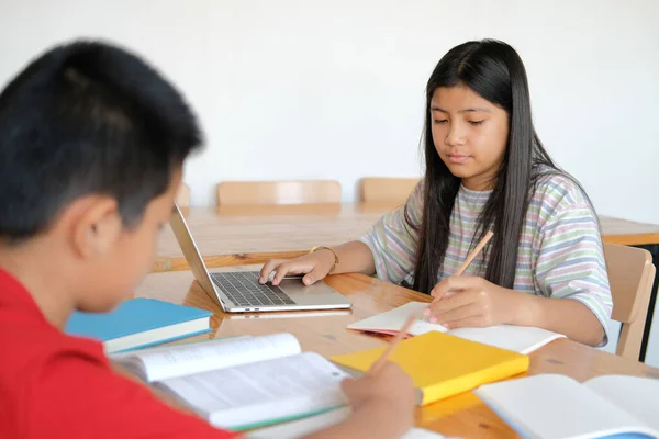 Asiatische Junge Mädchen Student Lernen Lektion Online Fernstudium Hause — Stockfoto