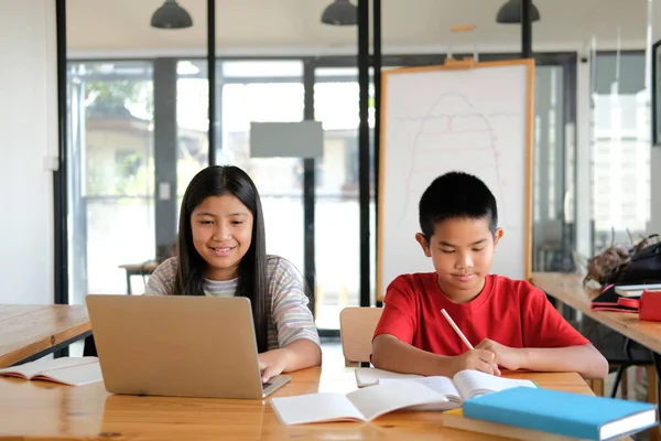 Asiatische Junge Mädchen Student Lernen Lektion Online Fernstudium Hause — Stockfoto