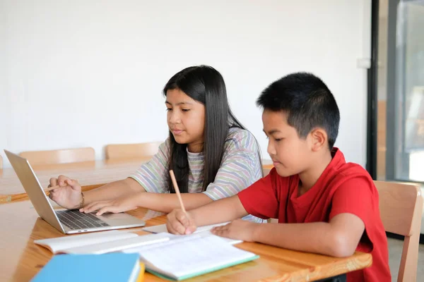 Asiatische Junge Mädchen Student Lernen Lektion Online Fernstudium Hause — Stockfoto