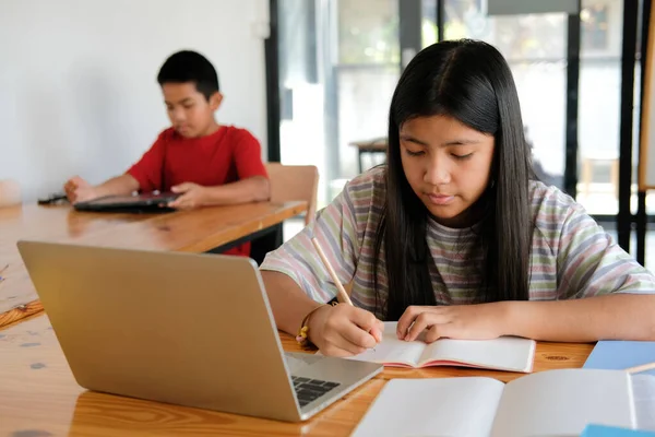 Asiatische Junge Mädchen Student Lernen Lektion Online Fernstudium Hause — Stockfoto