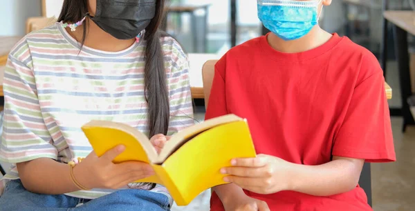 Asian Boy Girl Student Wearing Face Mask Studying Reading Book — Stock Photo, Image