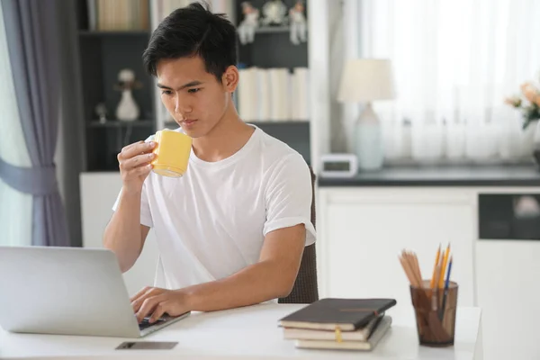 Asiático Joven Adolescente Estudiante Hombre Adolescente Empresario Que Trabaja Con —  Fotos de Stock