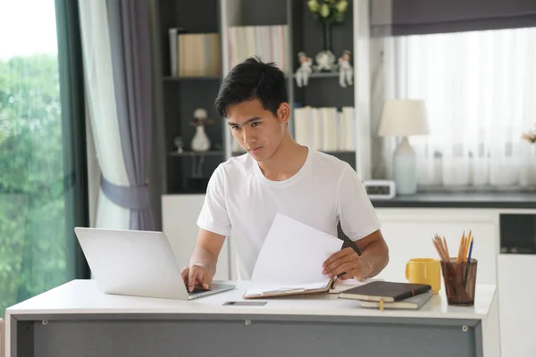 Asiático Joven Adolescente Estudiante Hombre Adolescente Empresario Que Trabaja Con —  Fotos de Stock