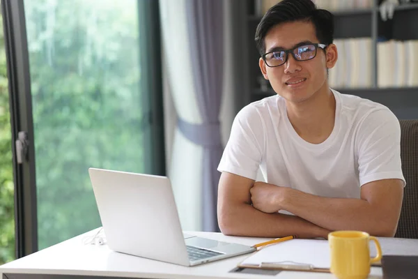 Asiático Joven Adolescente Estudiante Hombre Adolescente Empresario Que Trabaja Con —  Fotos de Stock