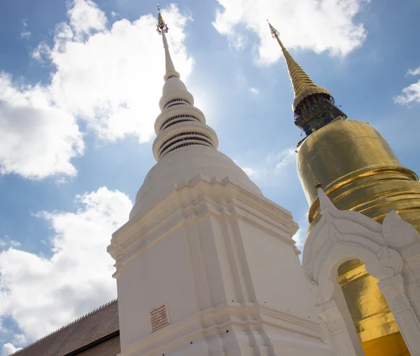 Gold and white old asian pagoda — Stock Photo, Image