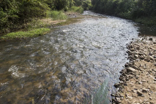 Air mengalir kanal — Stok Foto