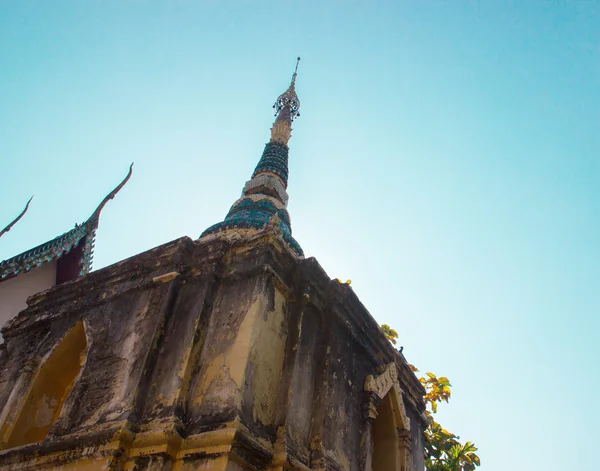 Азіатська пагода з блакитним небом — стокове фото